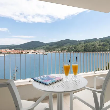 Luxury & Stylish Maslina 10 M From The Sea