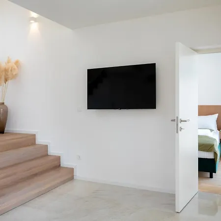 Luxury & Stylish Maslina 10 M From The Sea