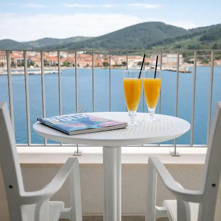 Luxury & Stylish Maslina 10 M From The Sea *