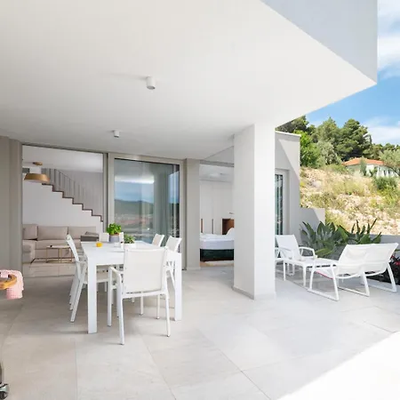 Luxury & Stylish Maslina 10 M From The Sea *