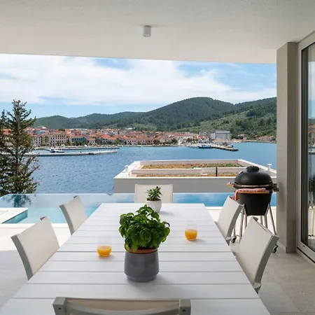 Luxury & Stylish Maslina 10 M From The Sea