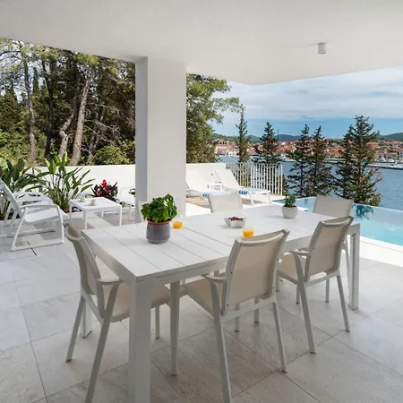 Luxury & Stylish Maslina 10 M From The Sea Vela Luka