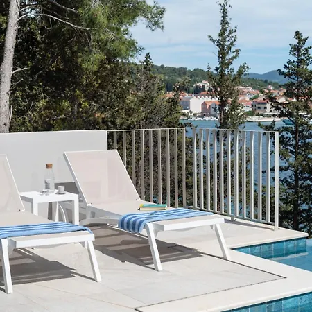 Villa Luxury & Stylish Maslina 10 M From The Sea *